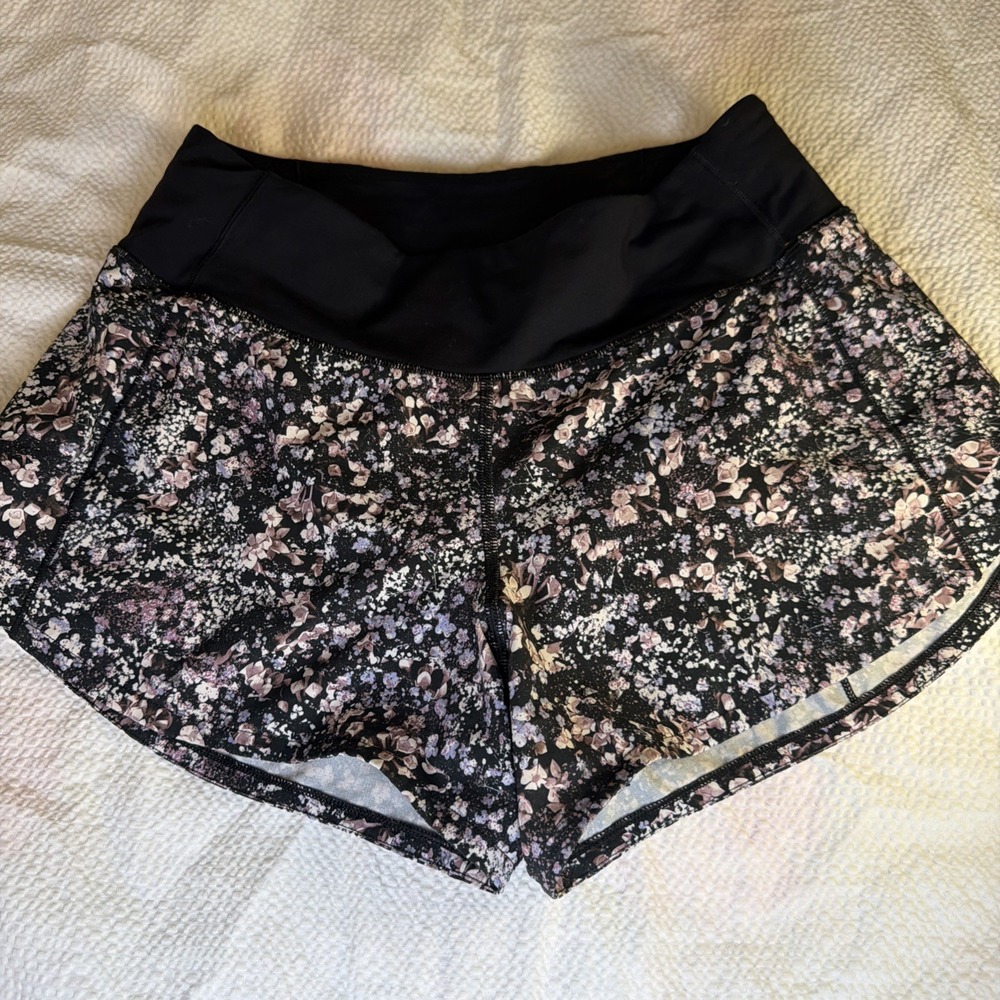 Lululemon Speed Up Shorts in the "Floral Spritz‎ Multi" print Sz4